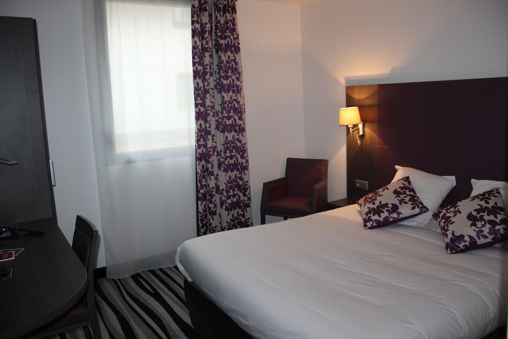 Kyriad Saint Quentin En Yvelines - Montigny Екстериор снимка