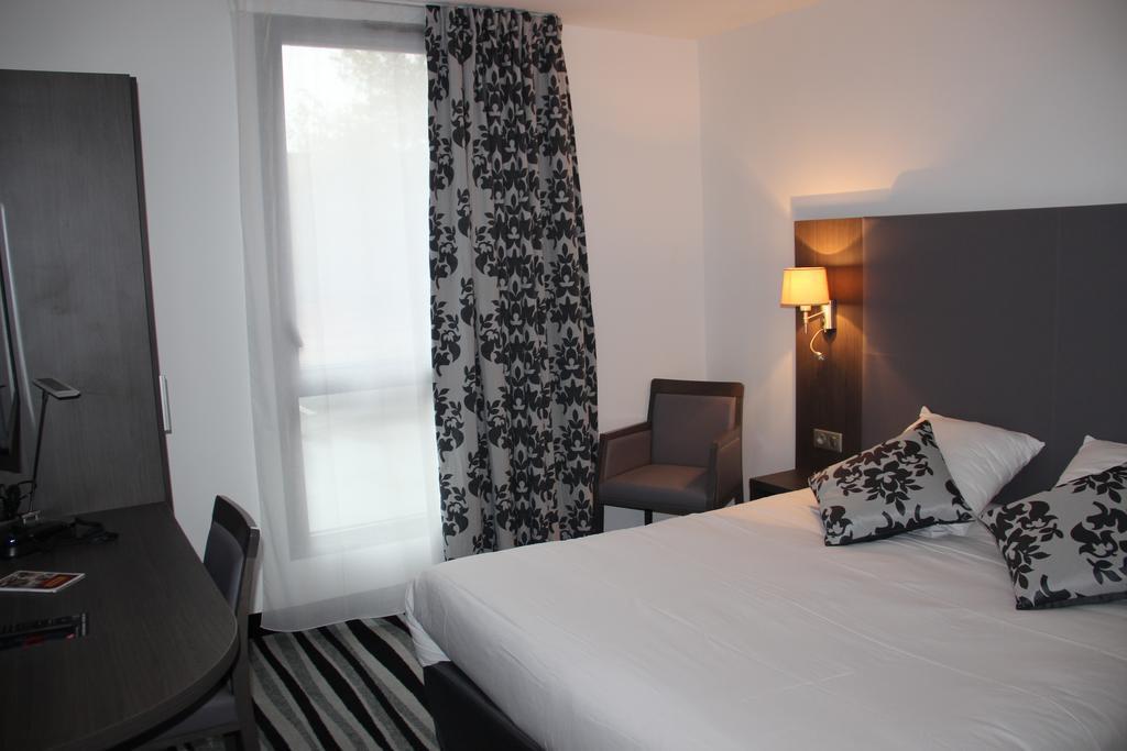 Kyriad Saint Quentin En Yvelines - Montigny Екстериор снимка
