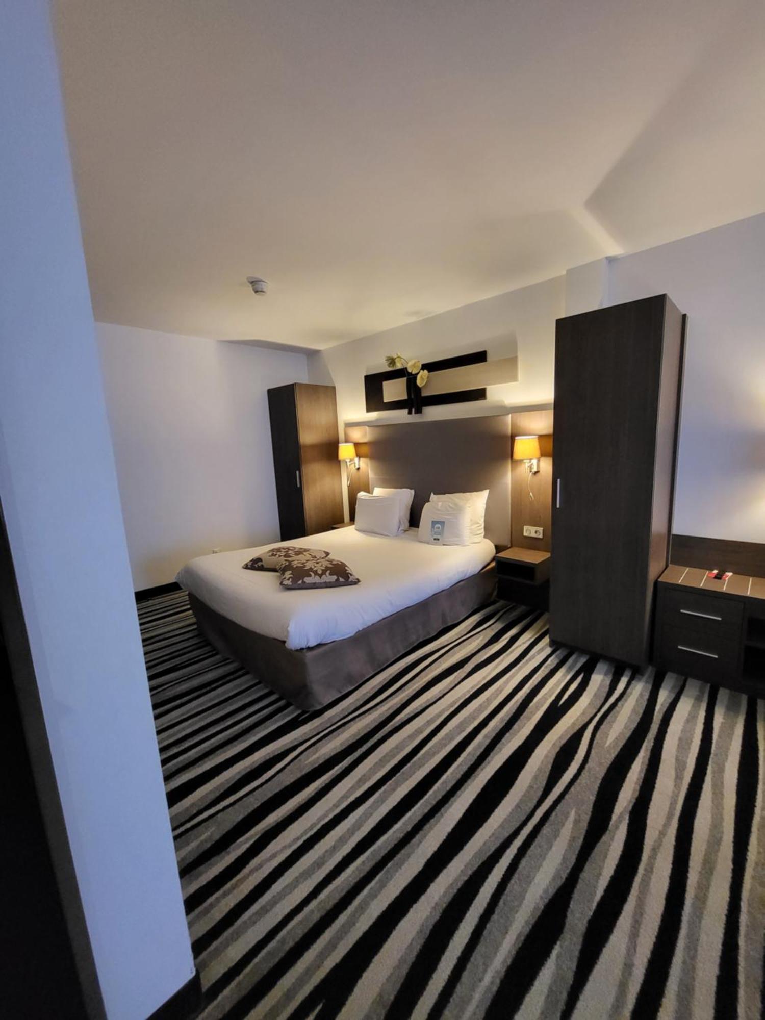 Kyriad Saint Quentin En Yvelines - Montigny Екстериор снимка