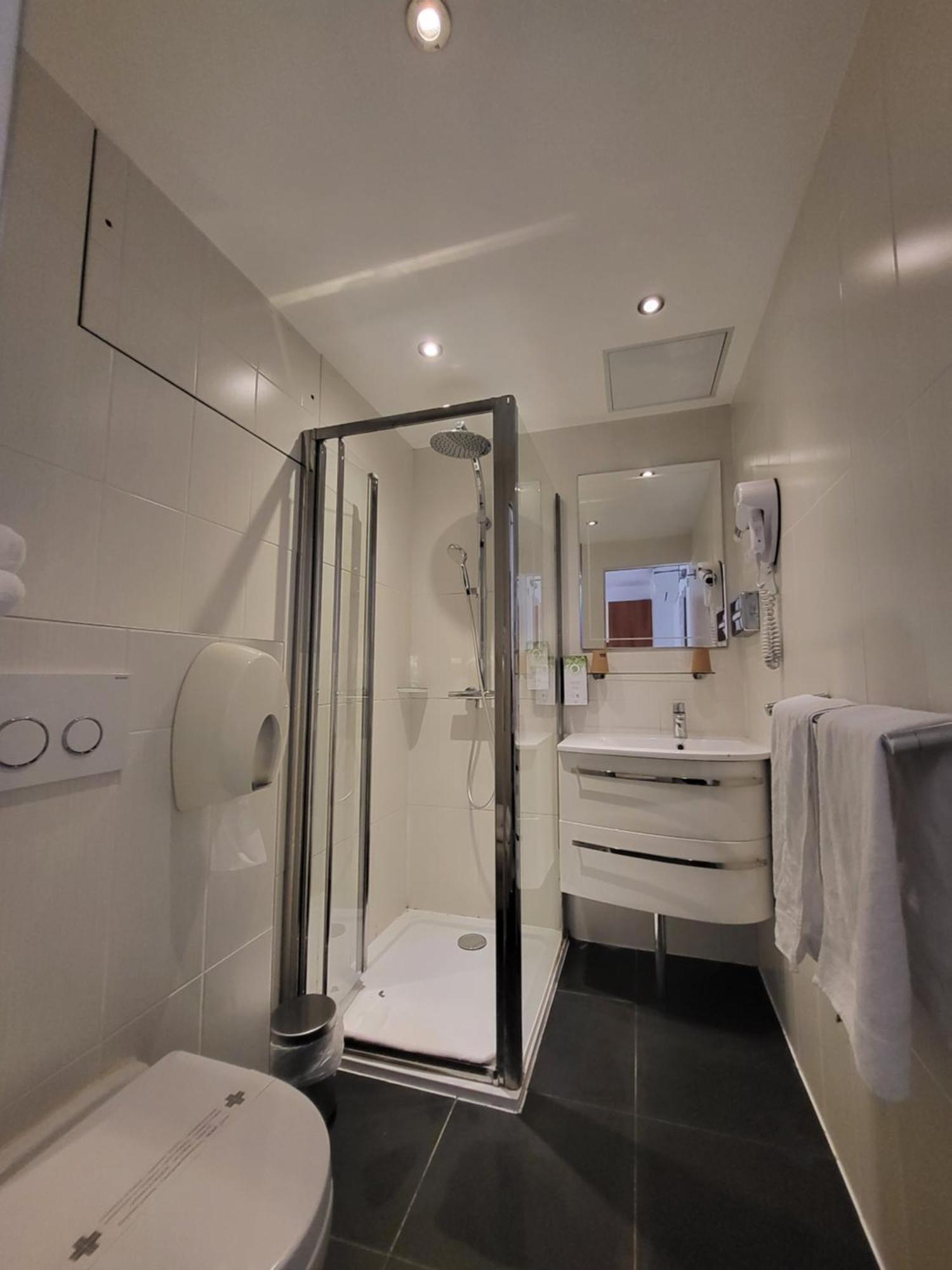 Kyriad Saint Quentin En Yvelines - Montigny Екстериор снимка