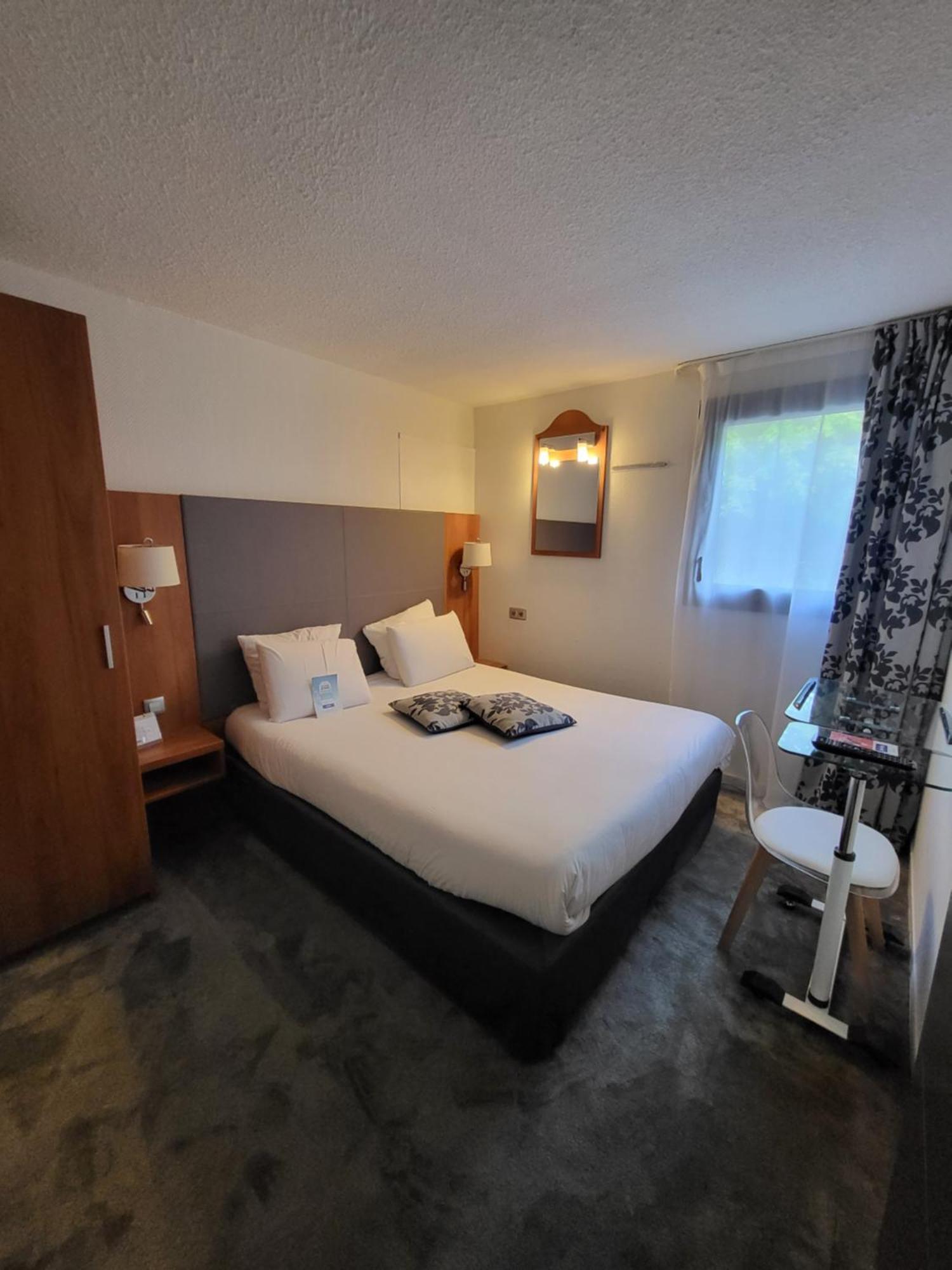 Kyriad Saint Quentin En Yvelines - Montigny Екстериор снимка