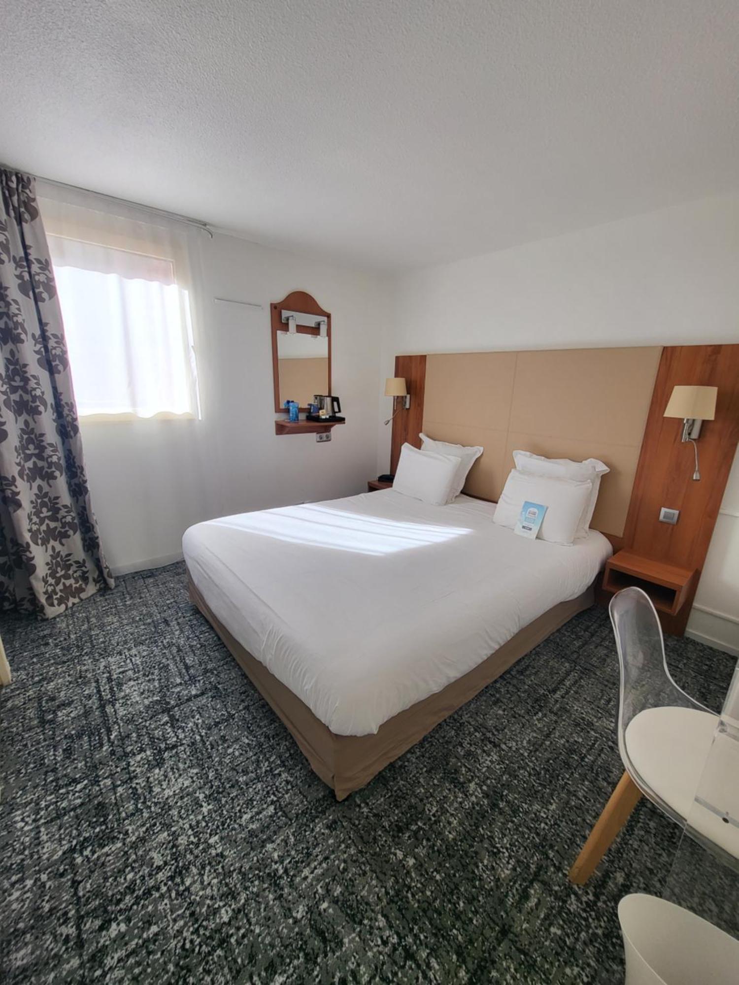 Kyriad Saint Quentin En Yvelines - Montigny Екстериор снимка