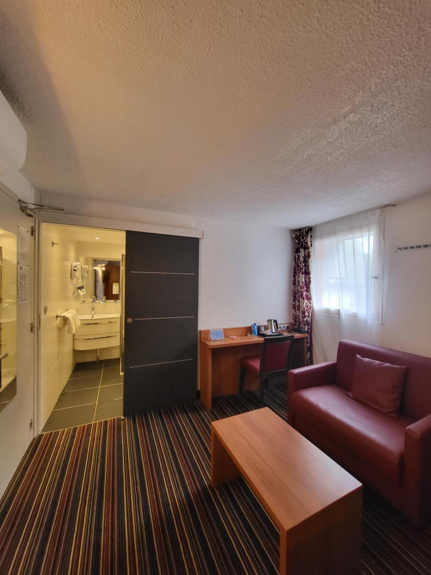 Kyriad Saint Quentin En Yvelines - Montigny Екстериор снимка