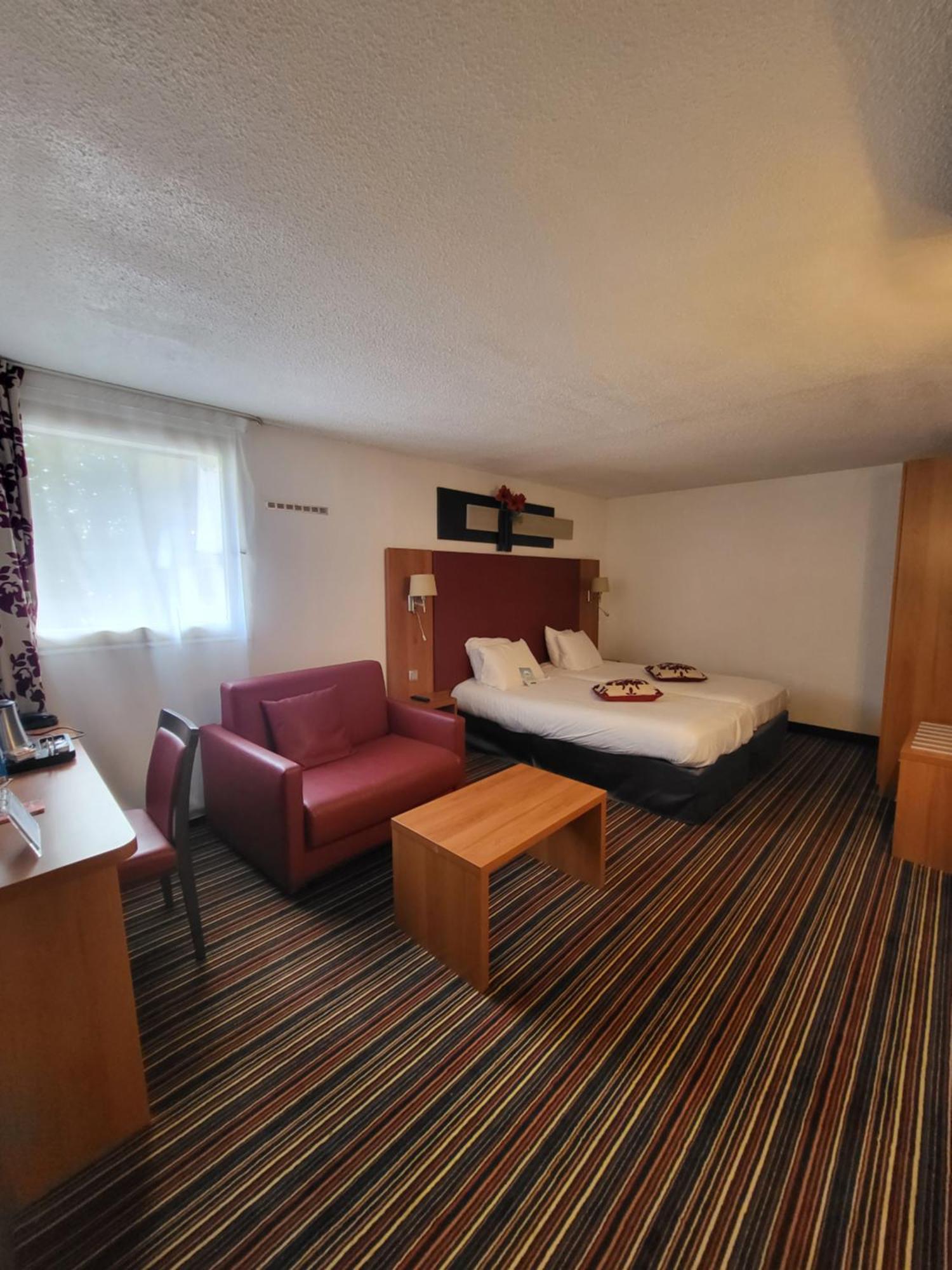Kyriad Saint Quentin En Yvelines - Montigny Екстериор снимка