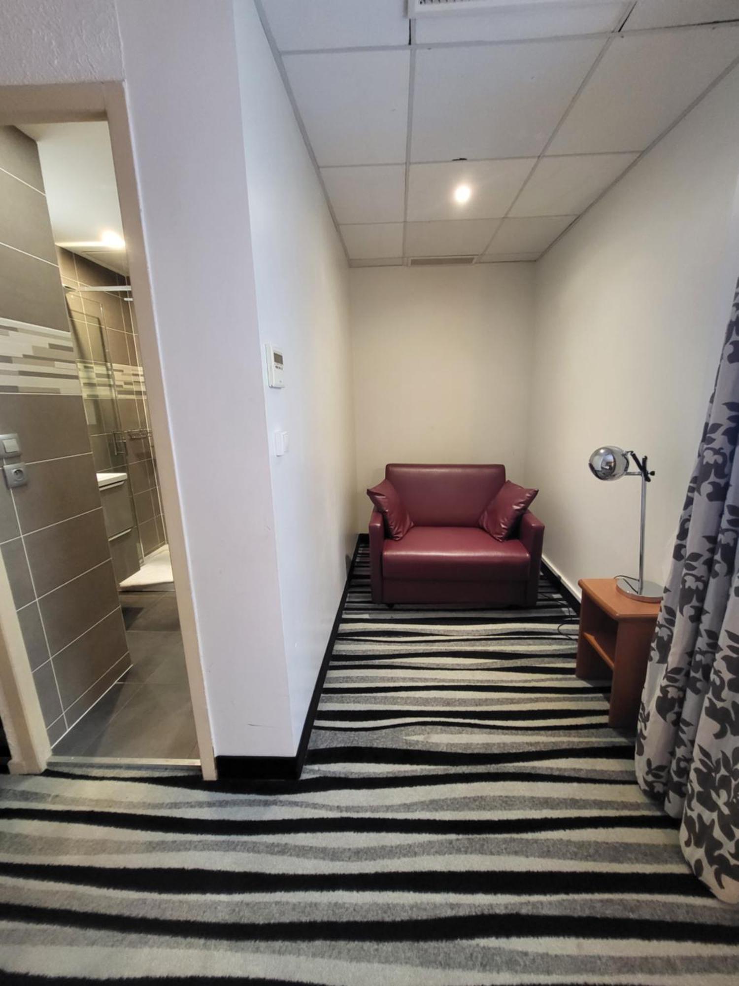 Kyriad Saint Quentin En Yvelines - Montigny Екстериор снимка
