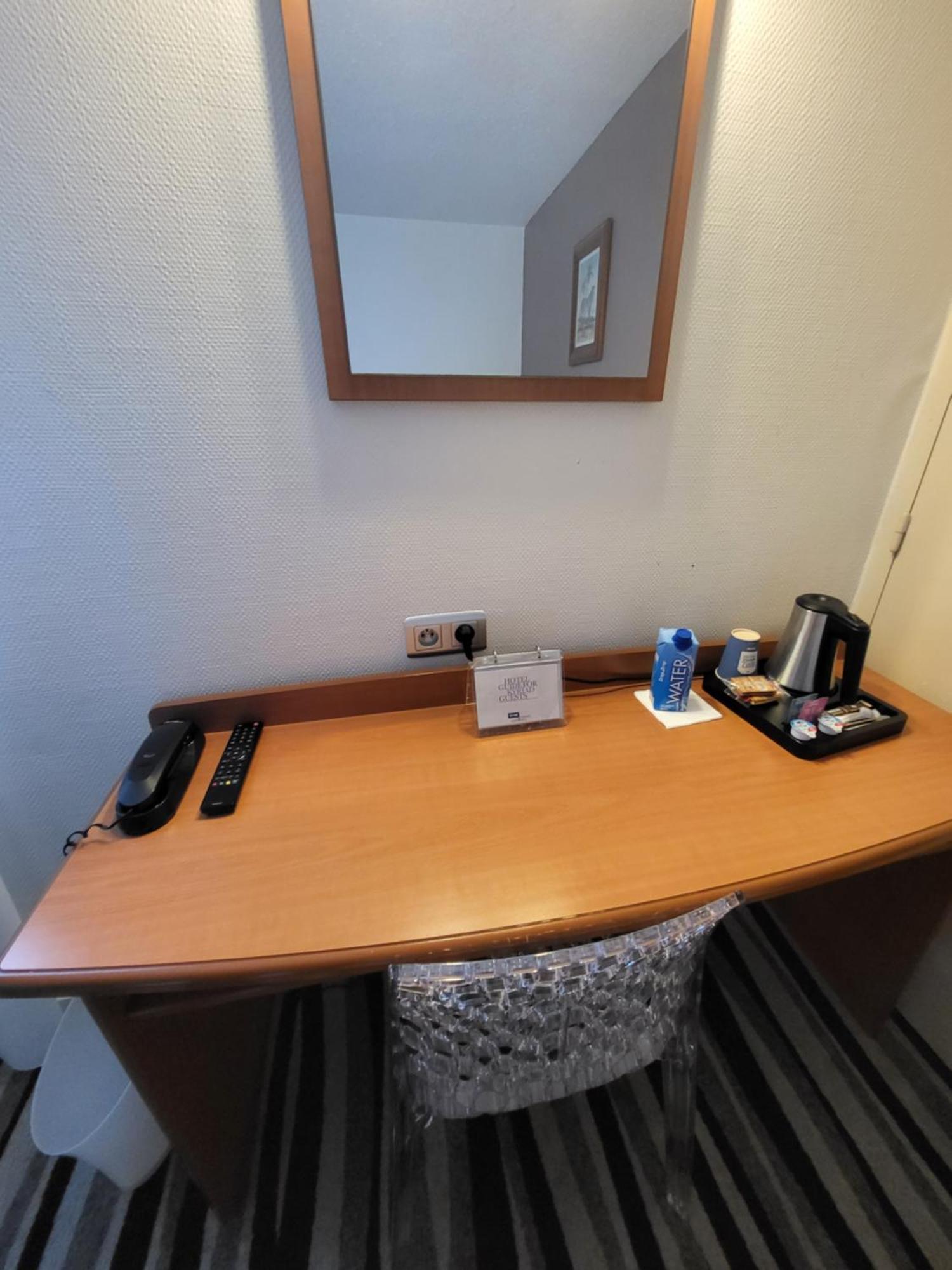 Kyriad Saint Quentin En Yvelines - Montigny Екстериор снимка