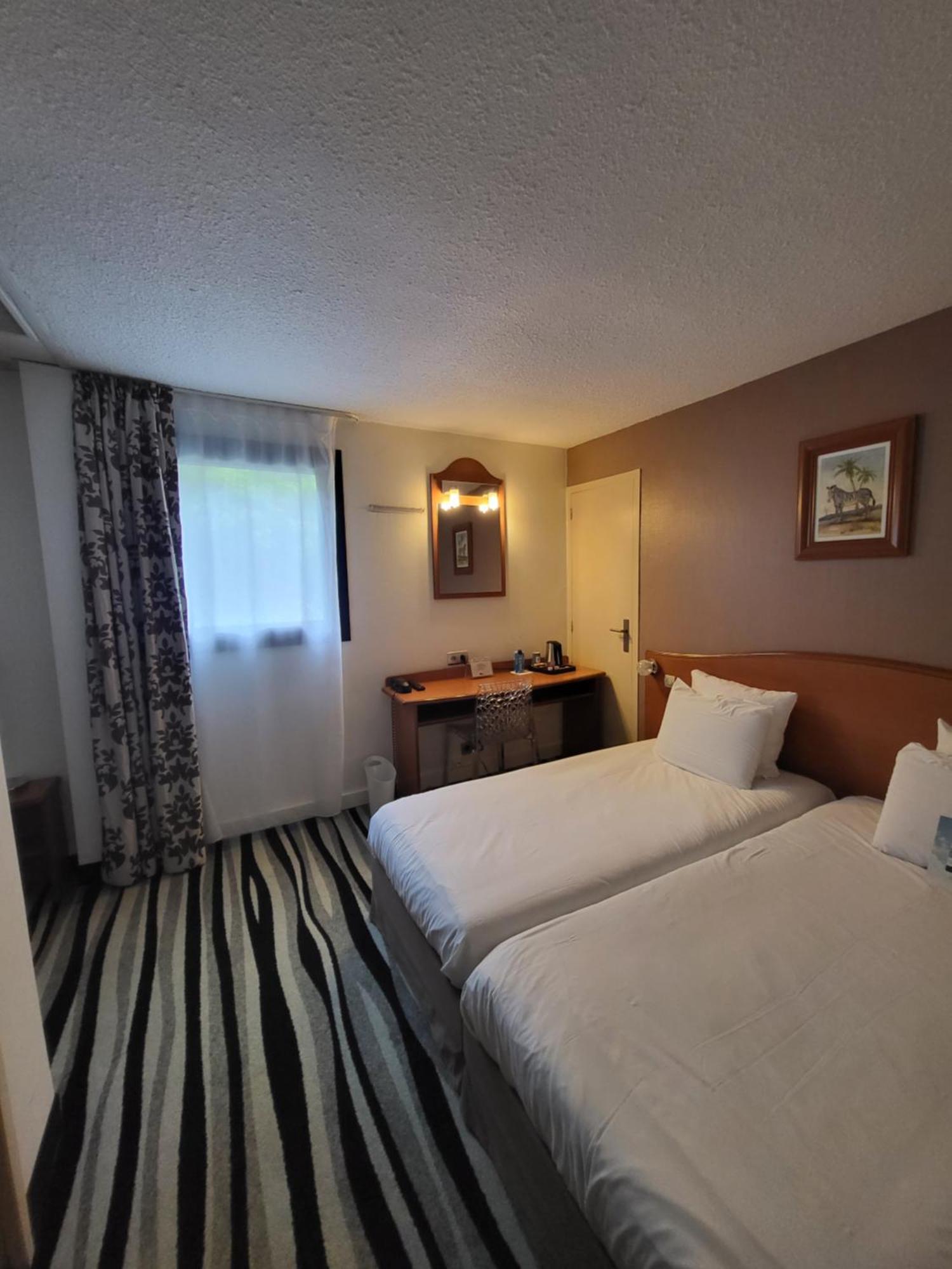 Kyriad Saint Quentin En Yvelines - Montigny Екстериор снимка