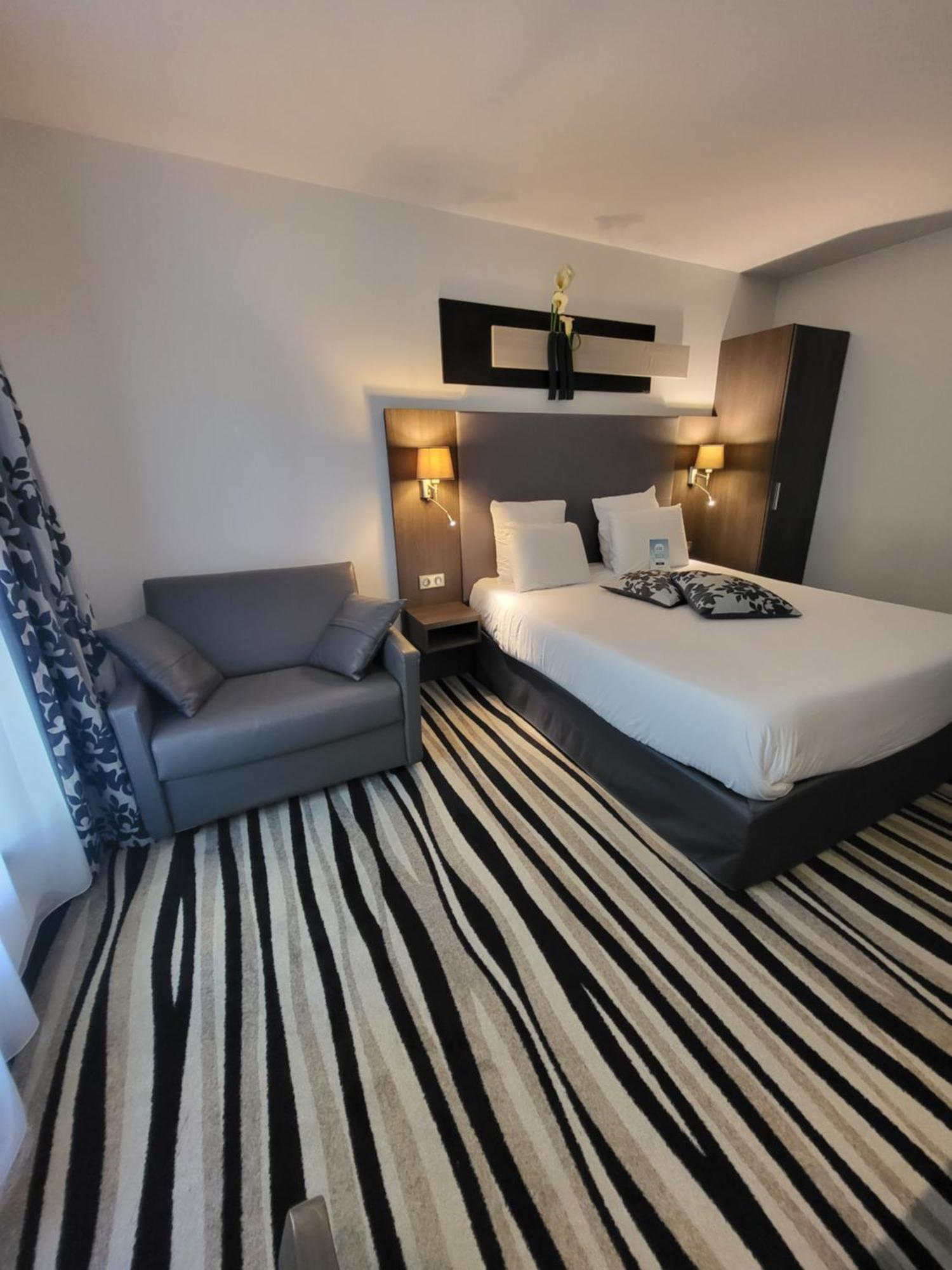 Kyriad Saint Quentin En Yvelines - Montigny Екстериор снимка
