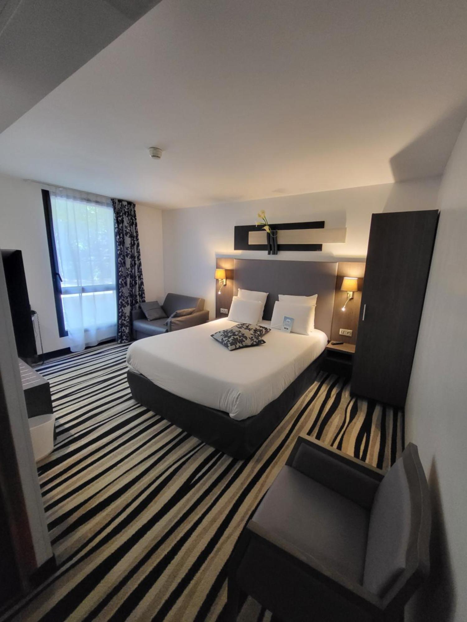 Kyriad Saint Quentin En Yvelines - Montigny Екстериор снимка