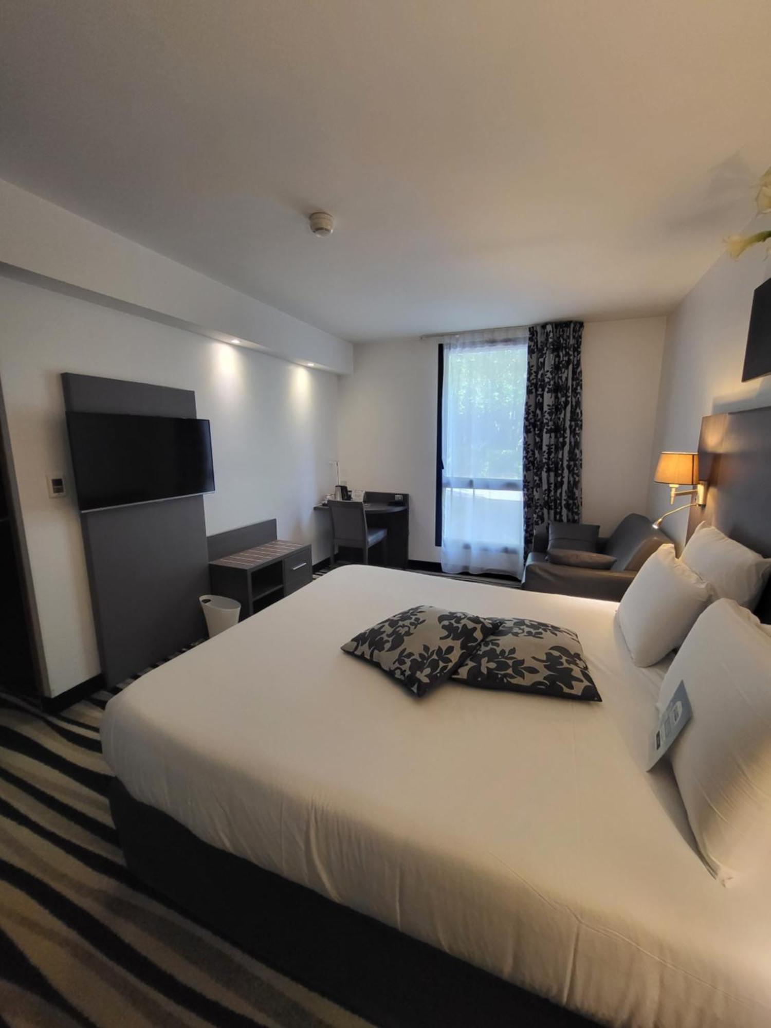 Kyriad Saint Quentin En Yvelines - Montigny Екстериор снимка