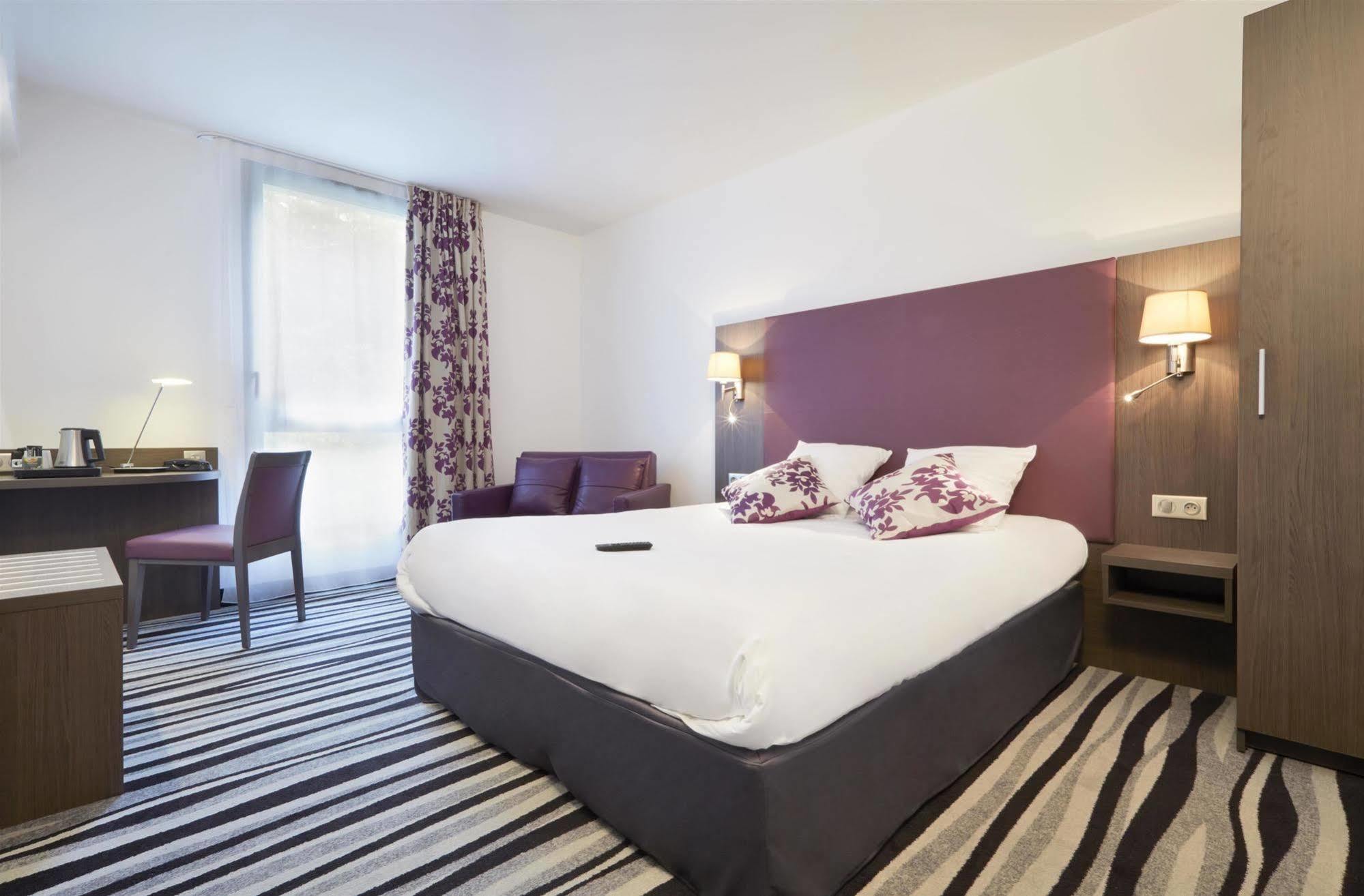 Kyriad Saint Quentin En Yvelines - Montigny Екстериор снимка
