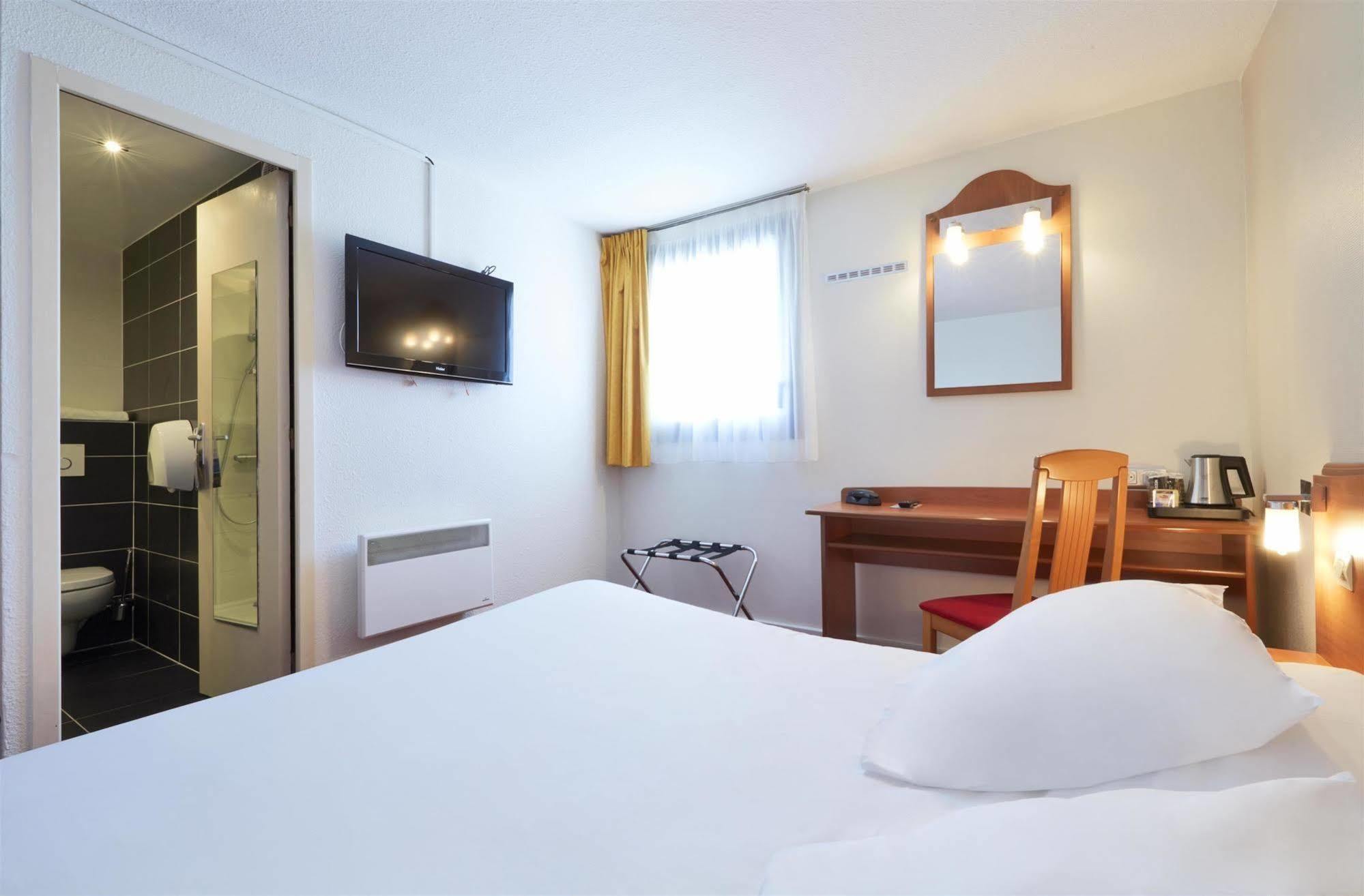 Kyriad Saint Quentin En Yvelines - Montigny Екстериор снимка