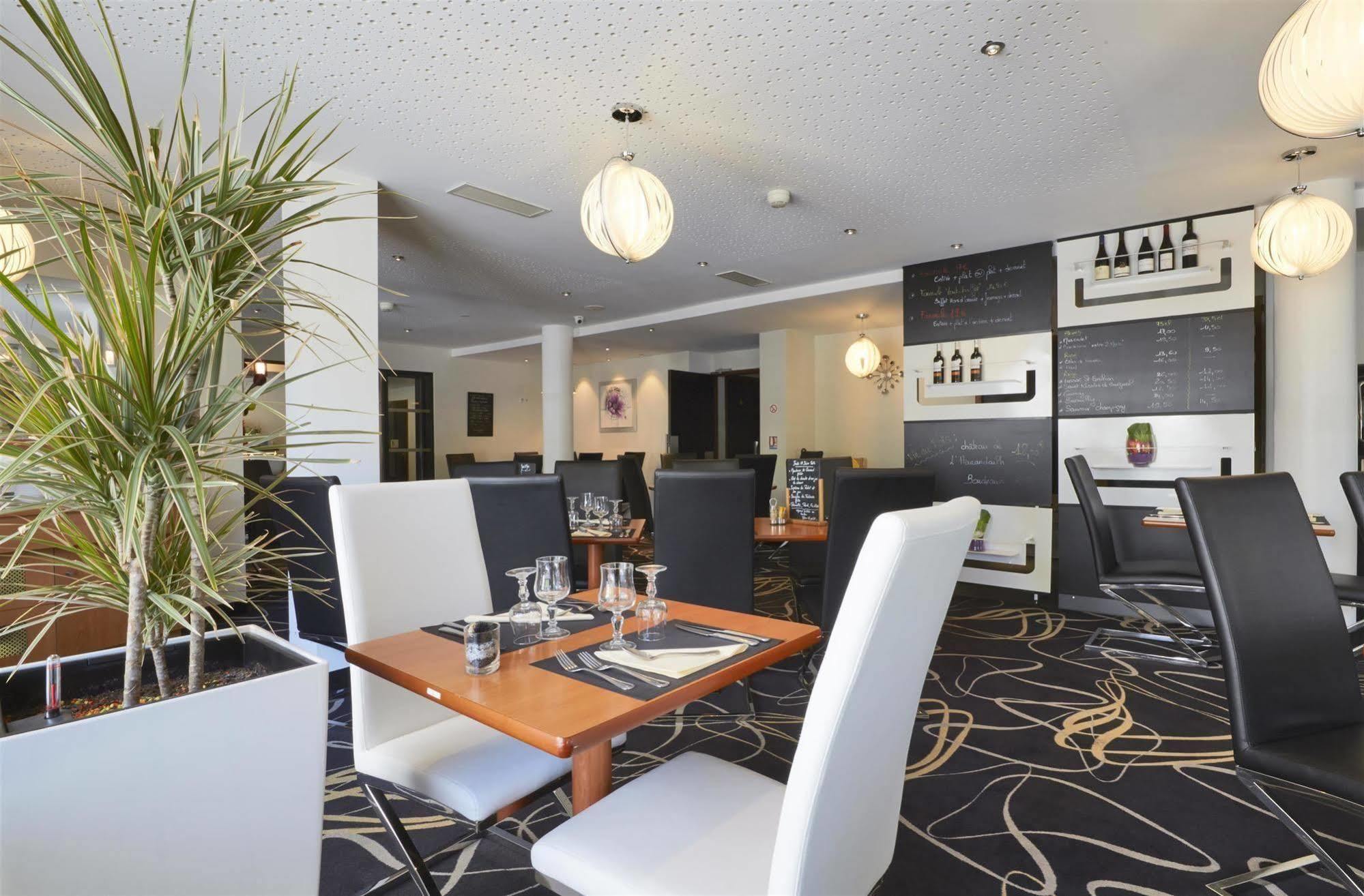 Kyriad Saint Quentin En Yvelines - Montigny Екстериор снимка