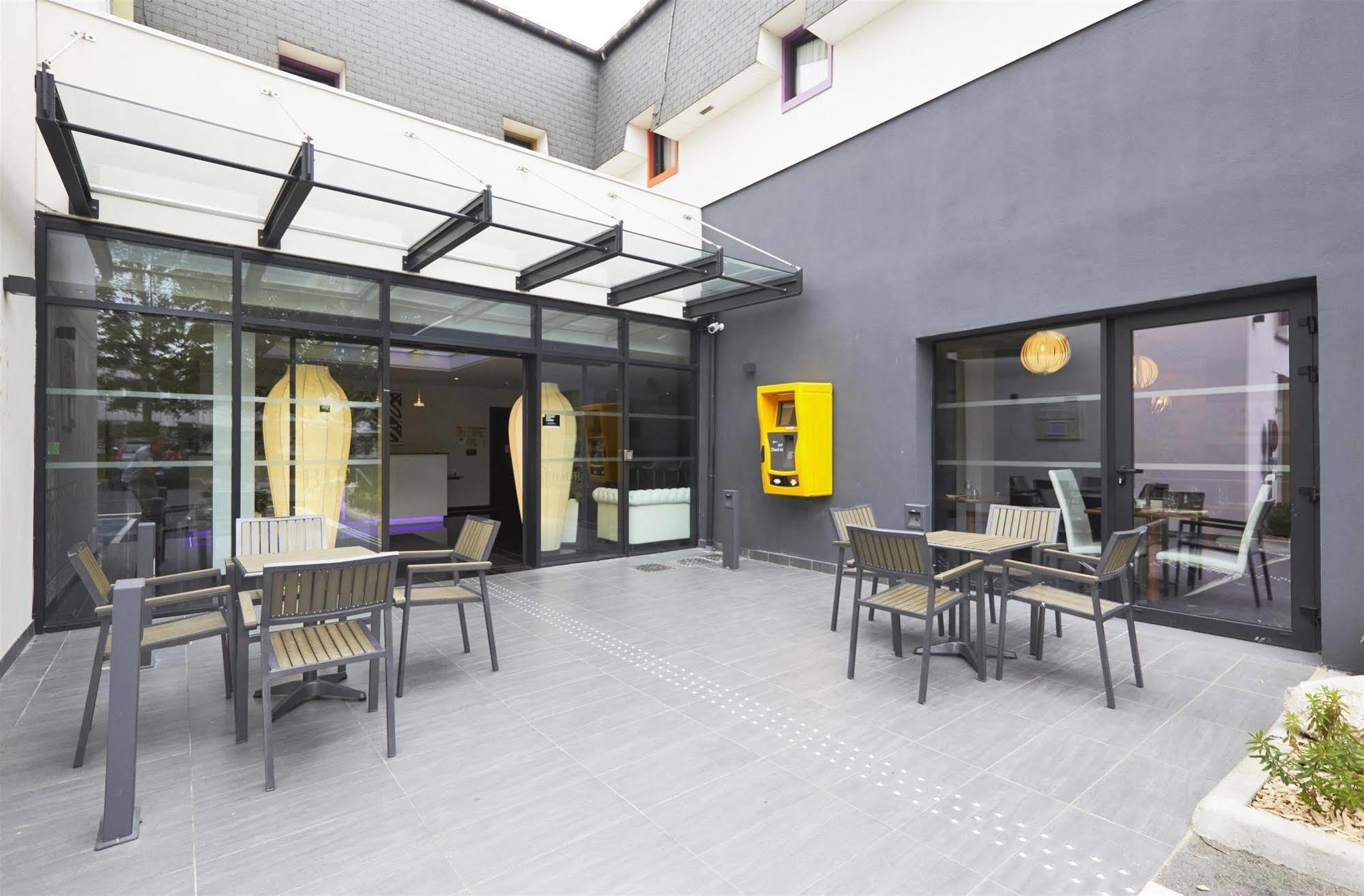 Kyriad Saint Quentin En Yvelines - Montigny Екстериор снимка