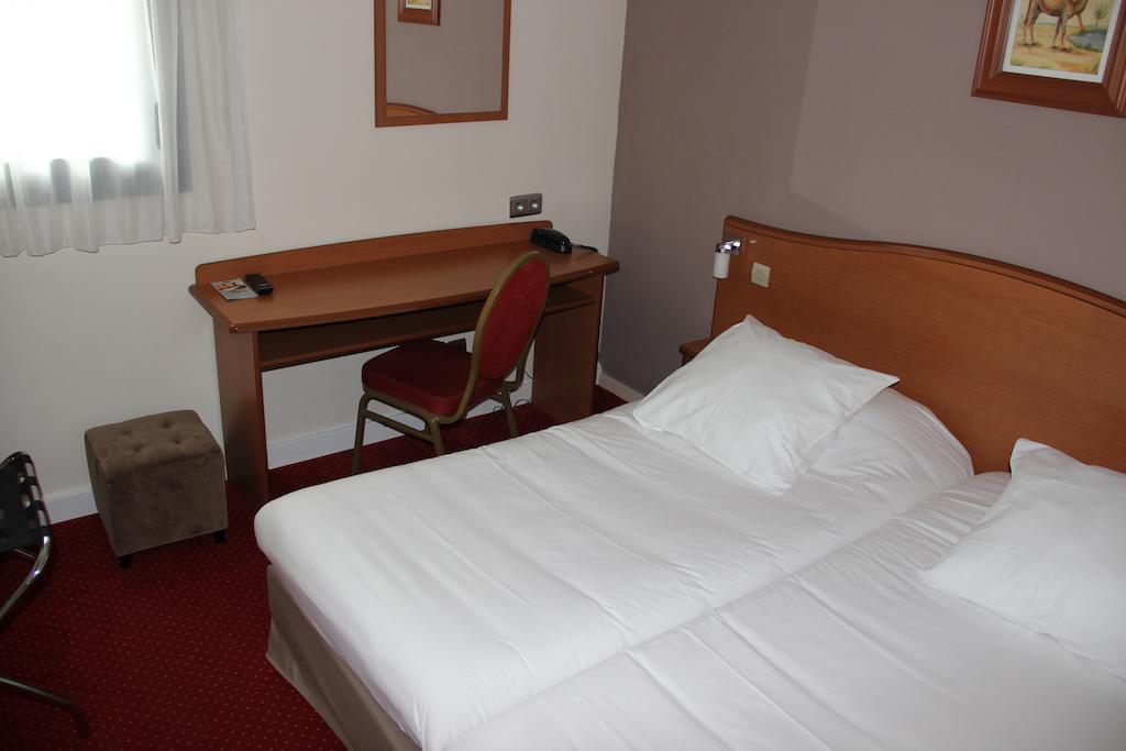 Kyriad Saint Quentin En Yvelines - Montigny Стая снимка
