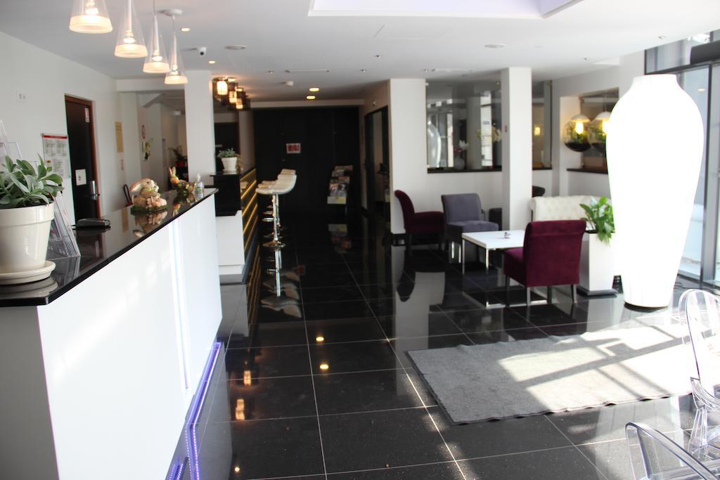 Kyriad Saint Quentin En Yvelines - Montigny Екстериор снимка