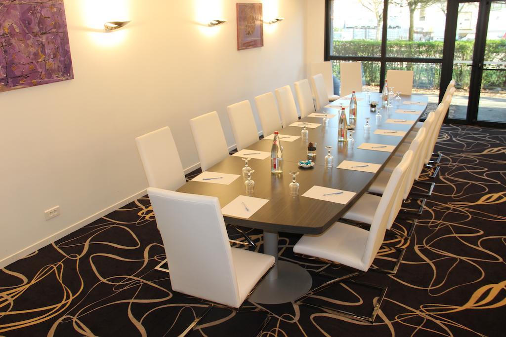 Kyriad Saint Quentin En Yvelines - Montigny Екстериор снимка